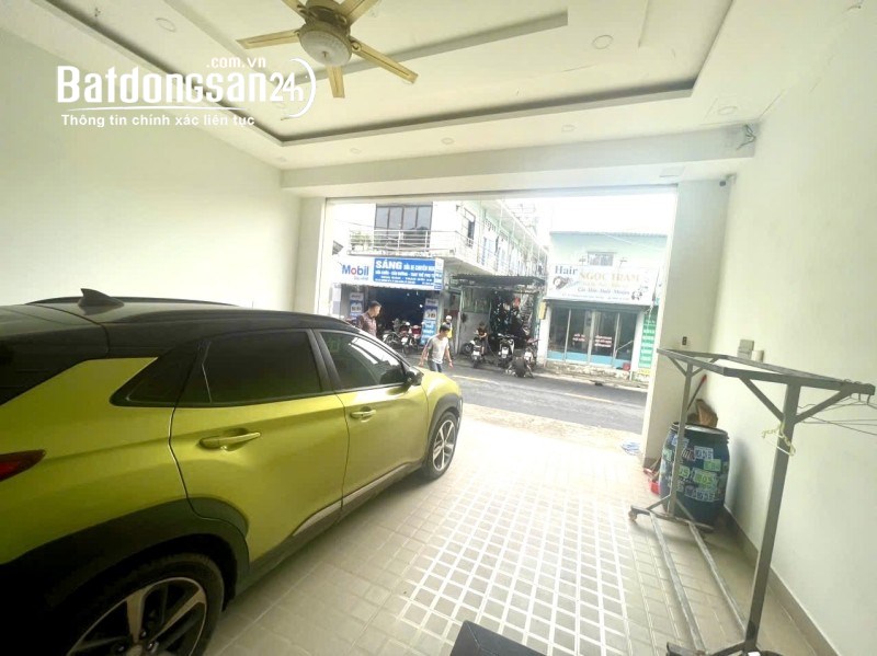 Bán nhà Đường Số 4, P. Linh Xuân, Hồ Chí Minh. DT 140 m2, 3 tầng, sổ đỏ. Giá 9.05 tỷ.