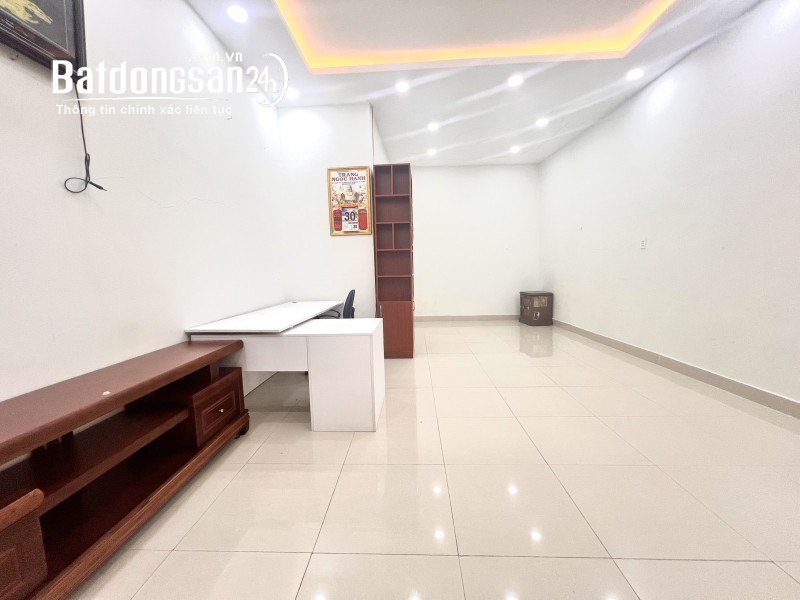 Bán nhà Đường Số 4, P. Linh Xuân, Hồ Chí Minh. DT 140 m2, 3 tầng, sổ đỏ. Giá 9.05 tỷ.